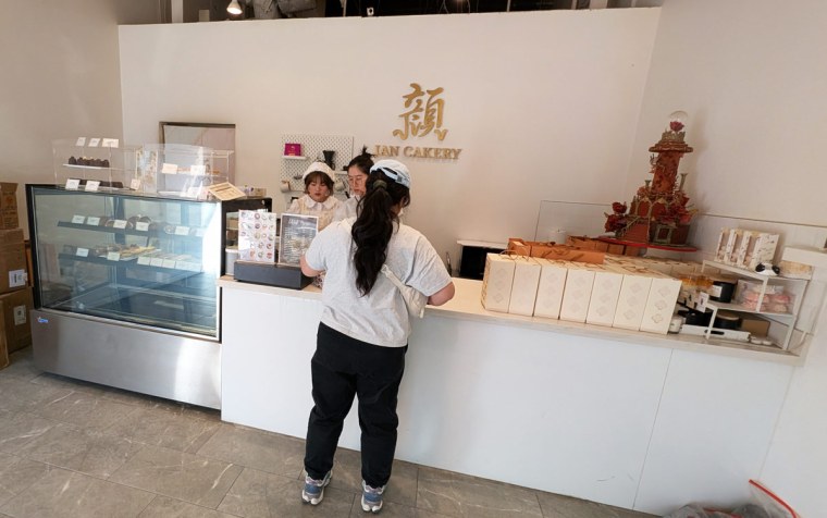 Delicious Cream Puffs at Ian Cakery